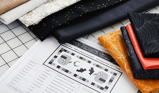 Spooky Delights Table Runner Sew Along with the Fat Quarter Shop {an Art School Dropout's life}